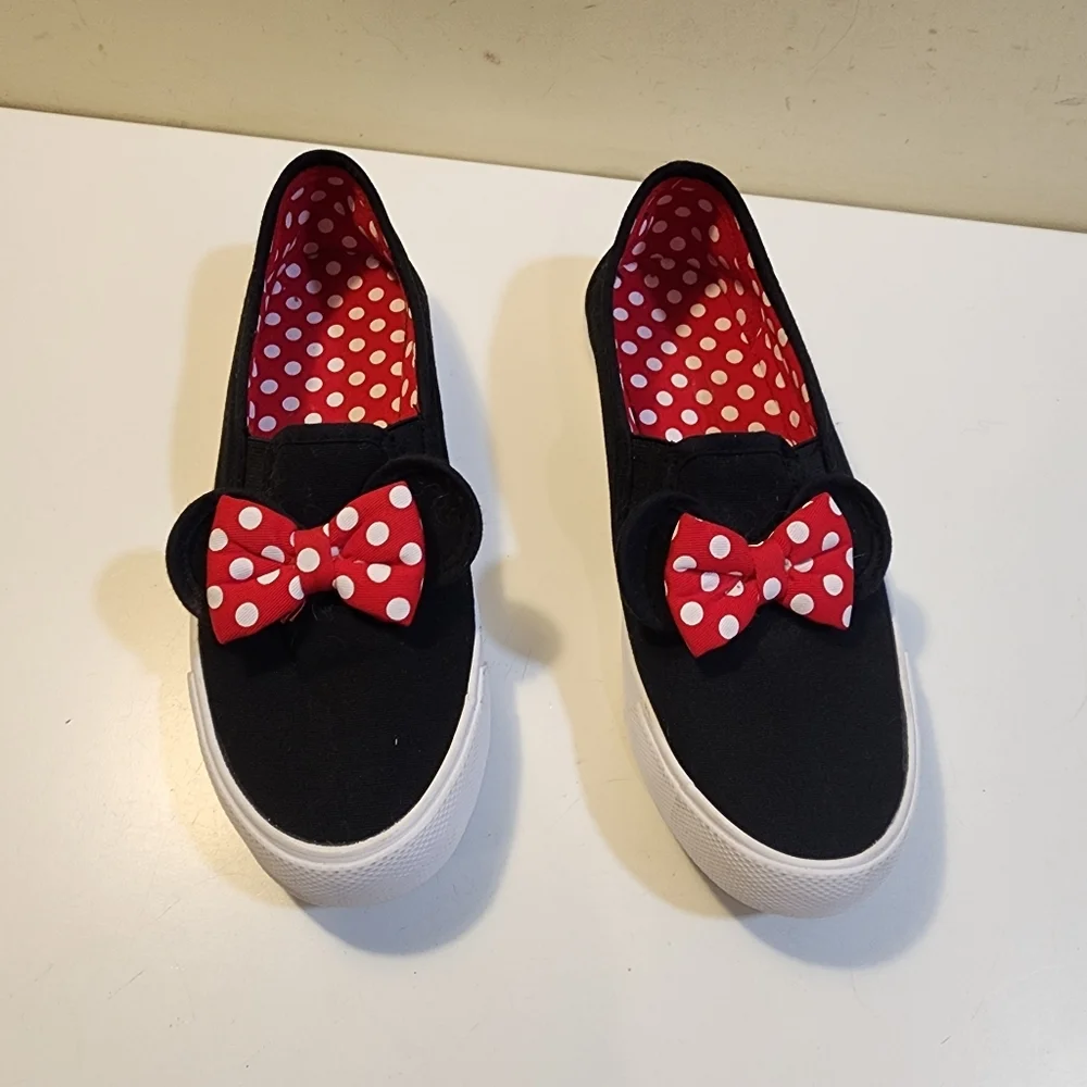 Disney Black Slip-On Minnie Shoes with Red Polka Dot Bow Size 7